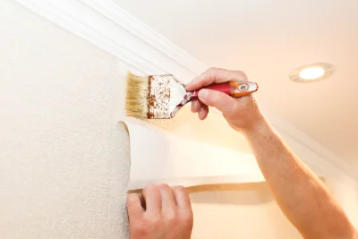 Pose de papier peint au Gratteris — revêtements muraux et toiles de verre